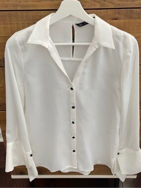 Zara White blouse with black button XS